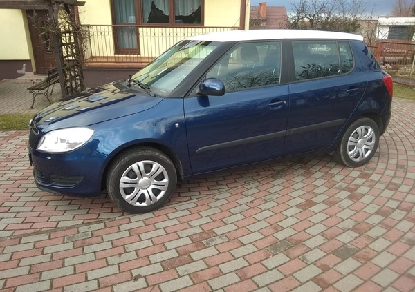 Skoda Fabia cena 21900 przebieg: 43500, rok produkcji 2011 z Konin małe 232